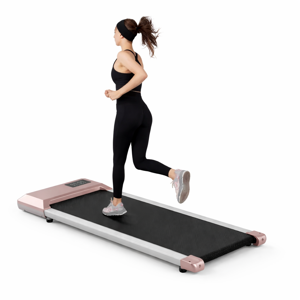 Femme pratiquant la marche active à 6 km/h sur un tapis de marche rose RunVia, design ultra-plat et compact pour le fitness à domicile.
