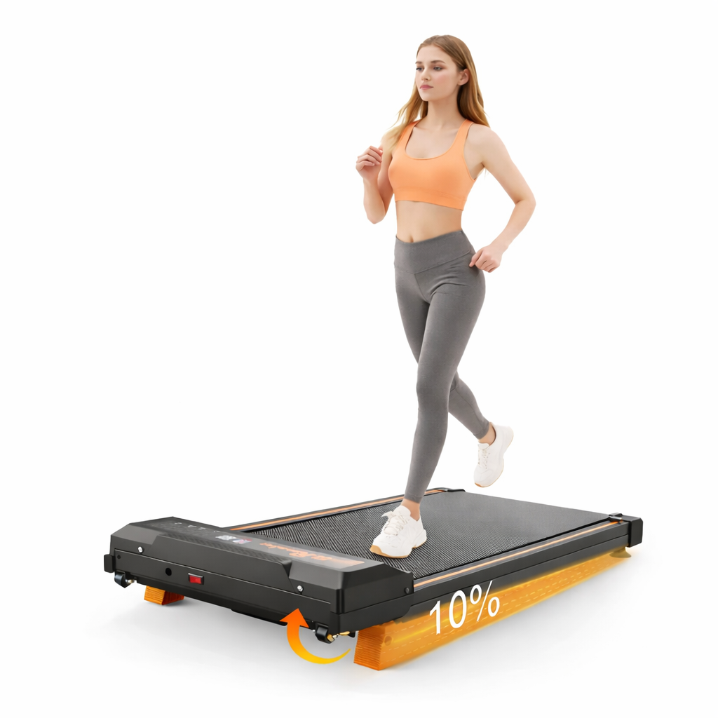 Femme en pleine séance de marche active sur le tapis RunVia W02 avec inclinaison de 10% pour brûler plus de calories
