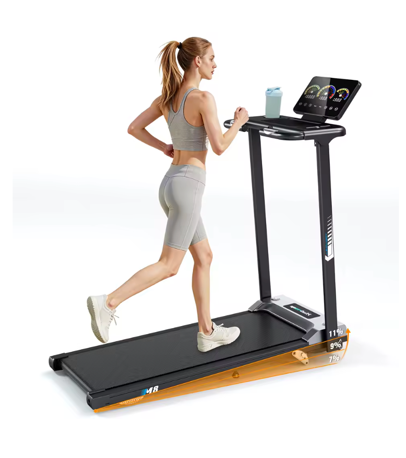 Femme courant sur le tapis de course RunVia T04 montrant les niveaux d'inclinaison jusqu'à 11%, console avec écran LCD et design noir élégant.