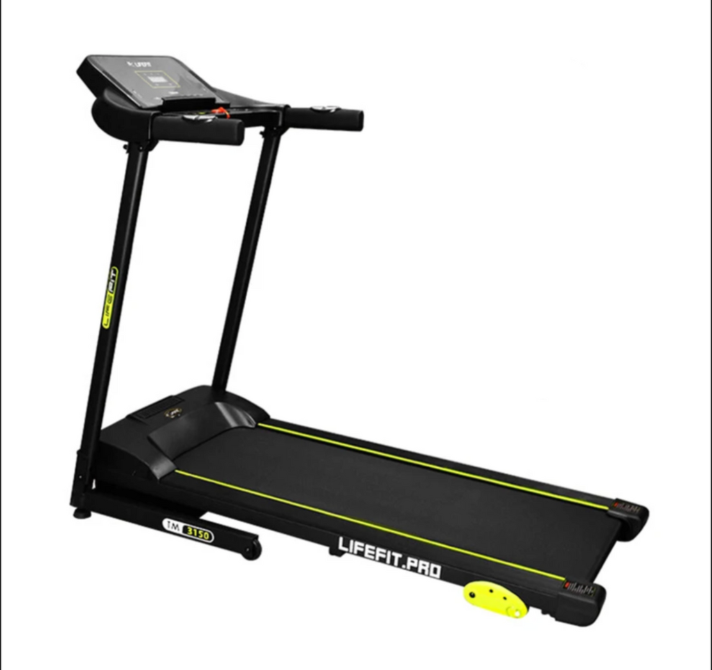 Tapis de course pliable RunVia T07 (max 12 km/h) avec inclinaison 10%. Vue combinée en utilisation cardio 